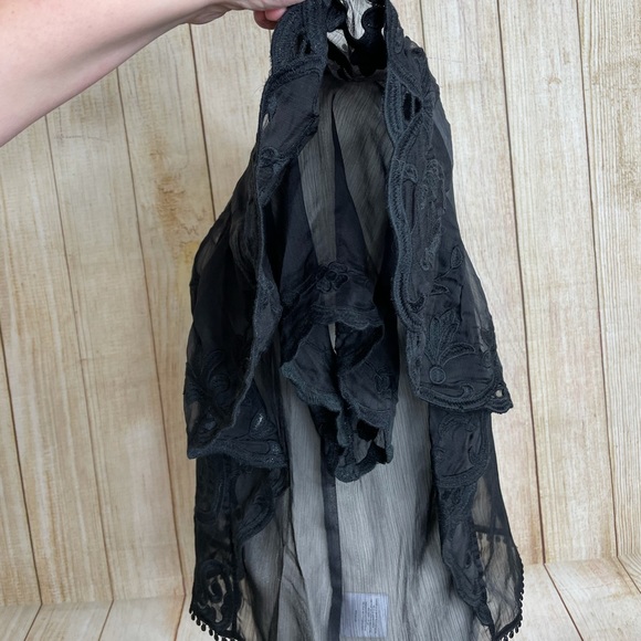 STELLAH FLUTTER SLEEVE TOP WITH EMBROIDERY DETAILS - Picture 14 of 15